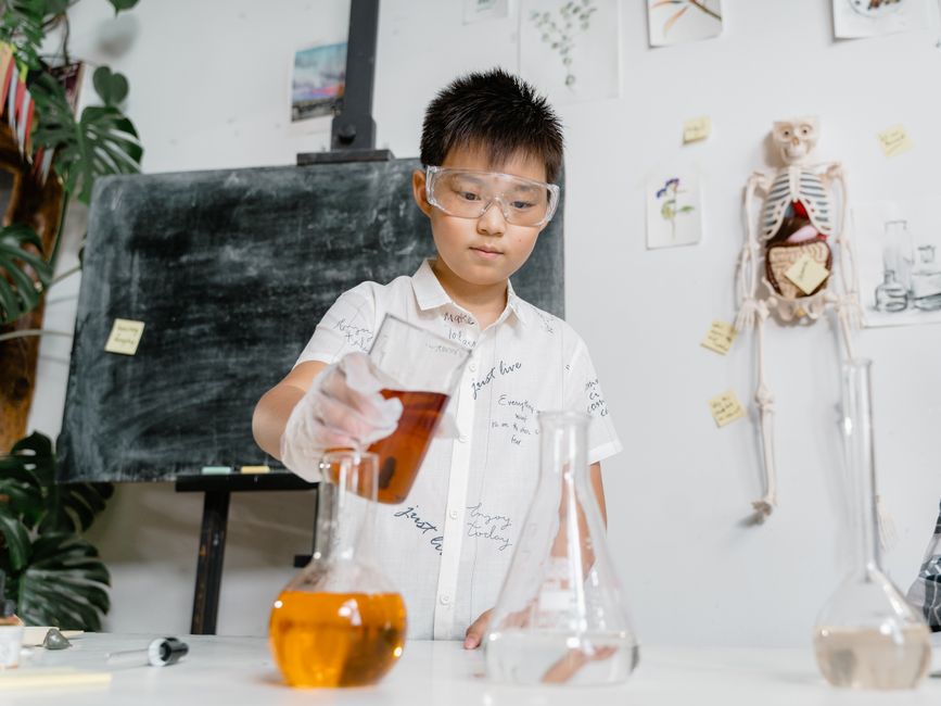 trabalho de classe, アジア人の少年, インタラクティブな学習の無料の写真素材