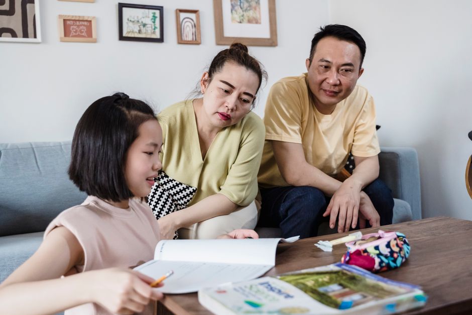 年末年始の資格勉強 帰省や家族行事と両立する1日の時間割のイメージ
